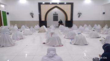 Suasana di Masjid Putri SMP MTA